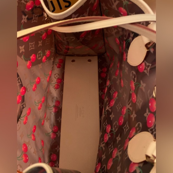 - Louis Vuitton Cherry Print Tote Bag Louis Vuitton Limited edition 2025 - Picture 6 of 17